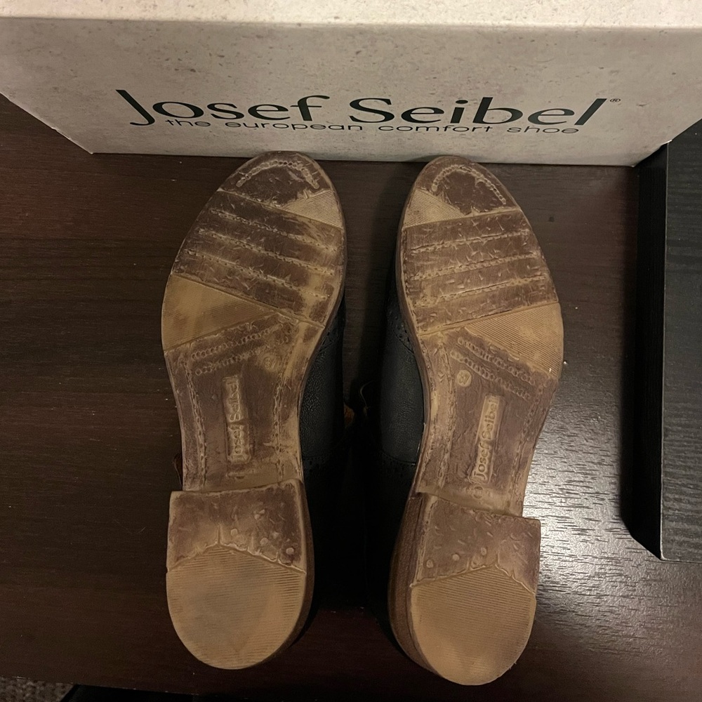 Josef Seibel Black Leather T-Strap Loafers - Picture 6 of 14